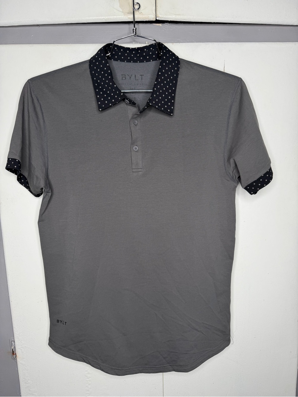 BYLT Men Drop-Cut LUX Short Sleeve Polo Size Small Black Gray polkadot collar